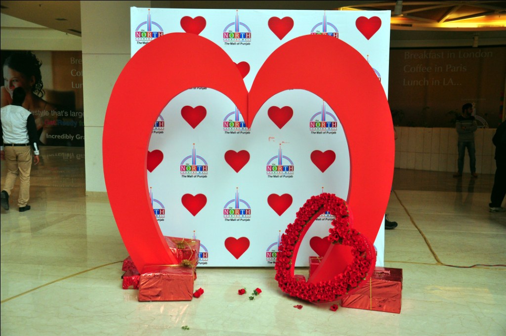 Makeup sessions, dancing competitions at North Country Mall