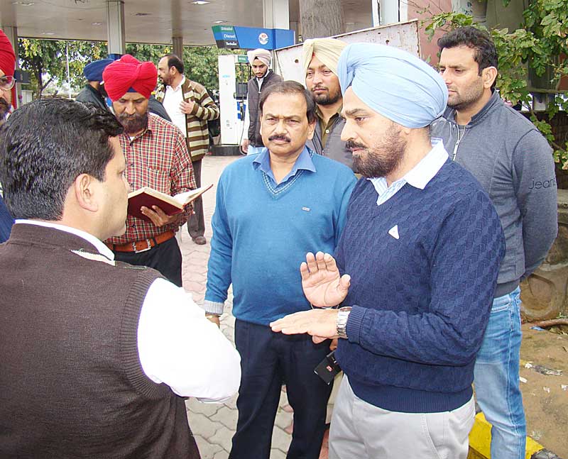 Illegal hoardings & temporary shops nearby roads will be removed from to beautify the city: Sidhu