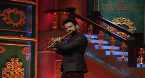 Host Rithvik Dhanjani’s ‘Flute’ surprise for Sonali Bendre on India’s Best Dramebaaz!