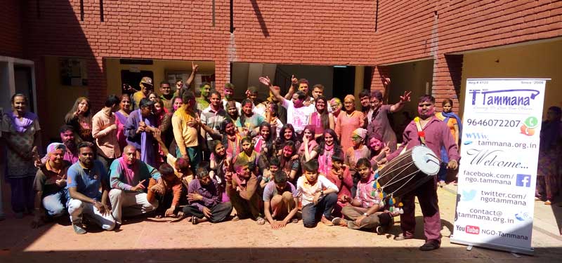 NGO Tammana celebrate Holi with the residents of ‘Samarth’