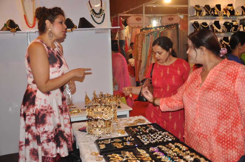 Model Actress Saanvi Dhiman inaugurates — Wedding Wows Exhibition at HYAAT RESIDENCY