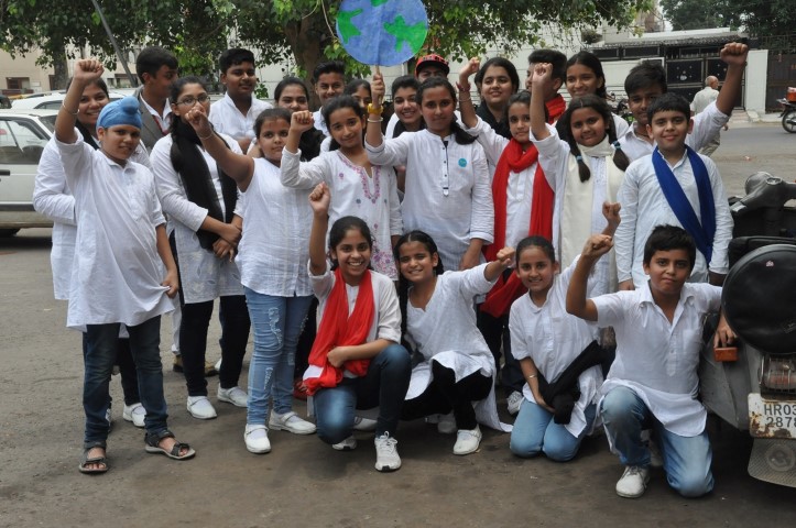 World Population Day: Students of Dikshant perform Street Play