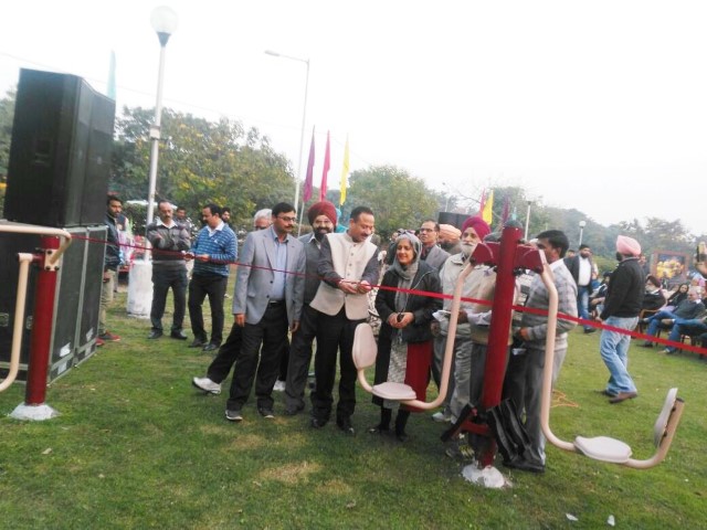 Mayor inaugurates Open Air Gym in Sector 44 Park