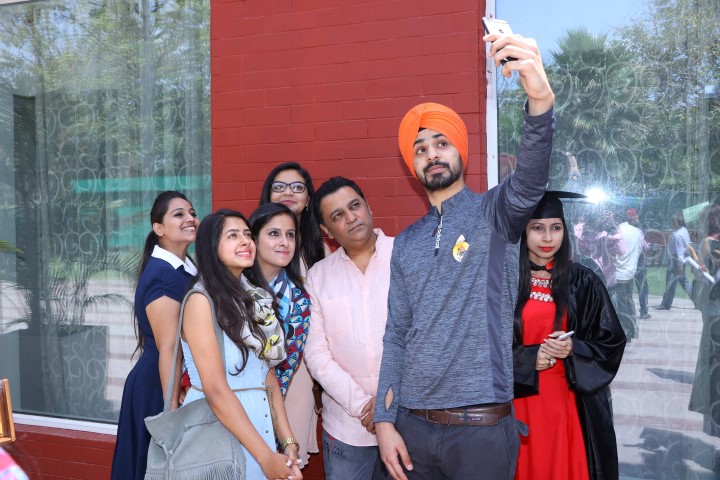 Bollywood Star Designer & Exclusive Stylist of Salman Khan Ashley Rebello felicitate INIFD Students