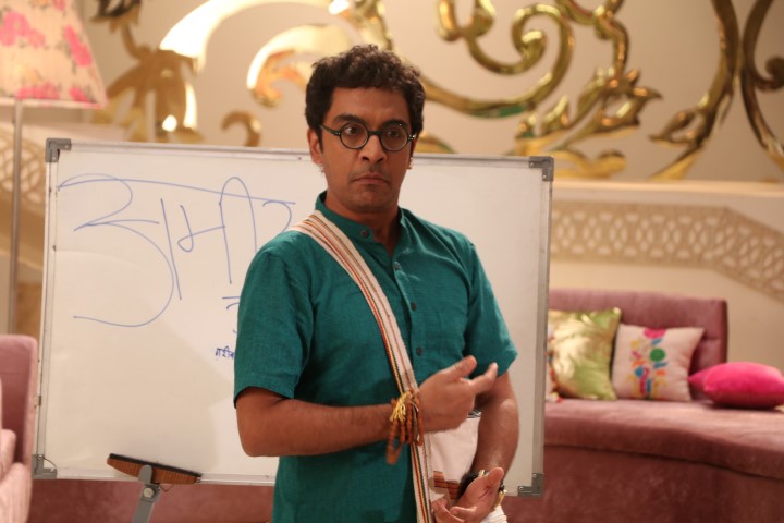 Vrajesh Hirjee makes a cameo in Sajjan Re Phir Jhooth Mat Bolo