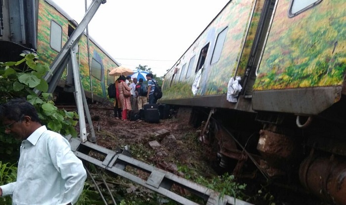 Nagpur-Mumbai Duronto Express derailed in Maharashtra’s Thane