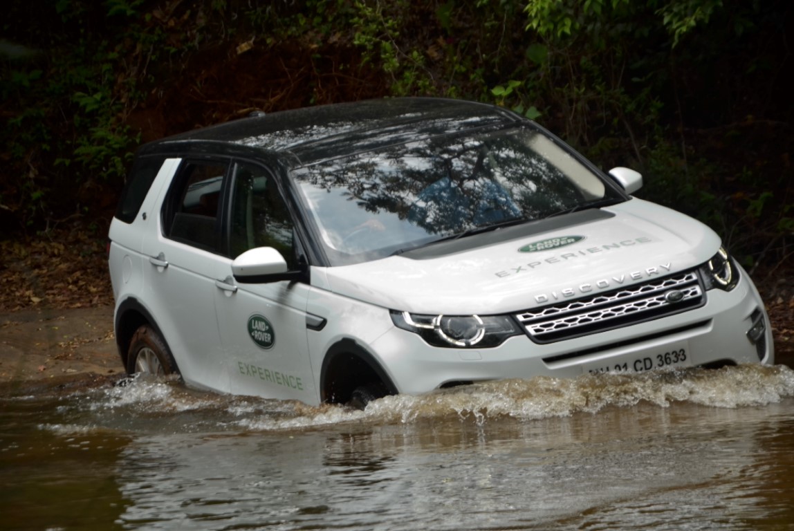 Land Rover announces a thrilling off-road drive experience for customers in Delhi