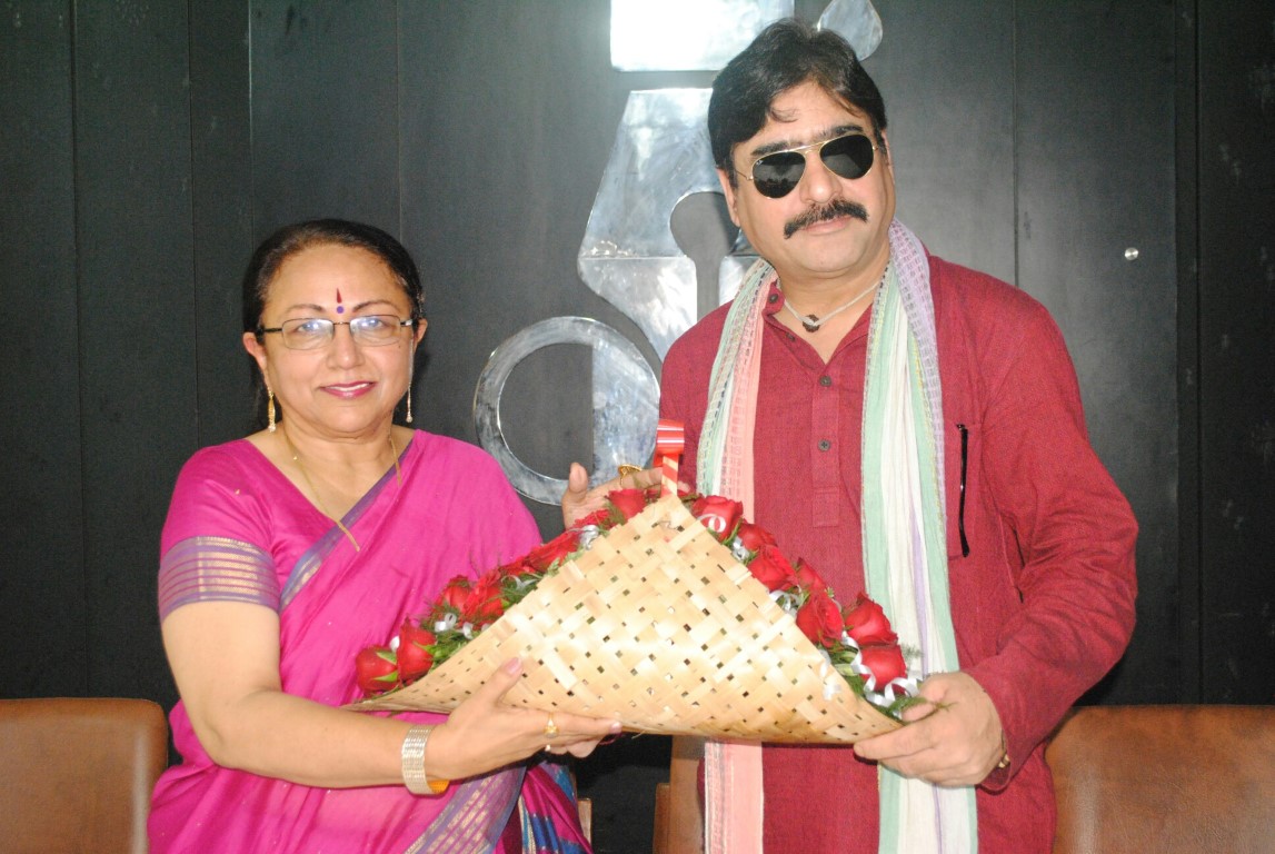 Social Activist Renu Mathur Felicitates Bollywood Actor Yashpal Sharma in Honour of Haryana Day