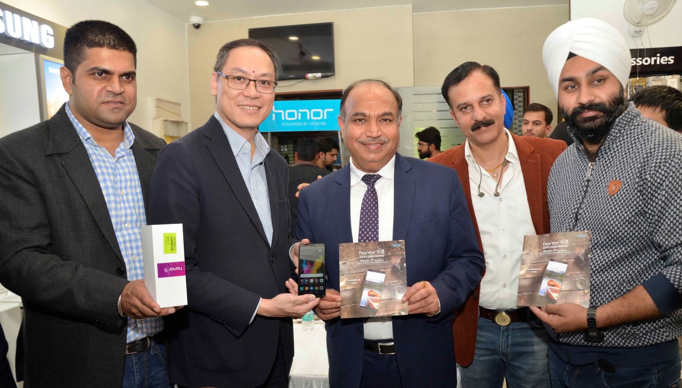 Huawei launches World 1st Four Camera phone with Full view display