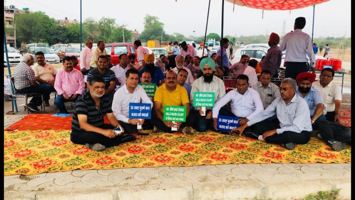 Chandigarh Car Dealers Holds Protest March against Chandigarh Administration and Municipal Corporation