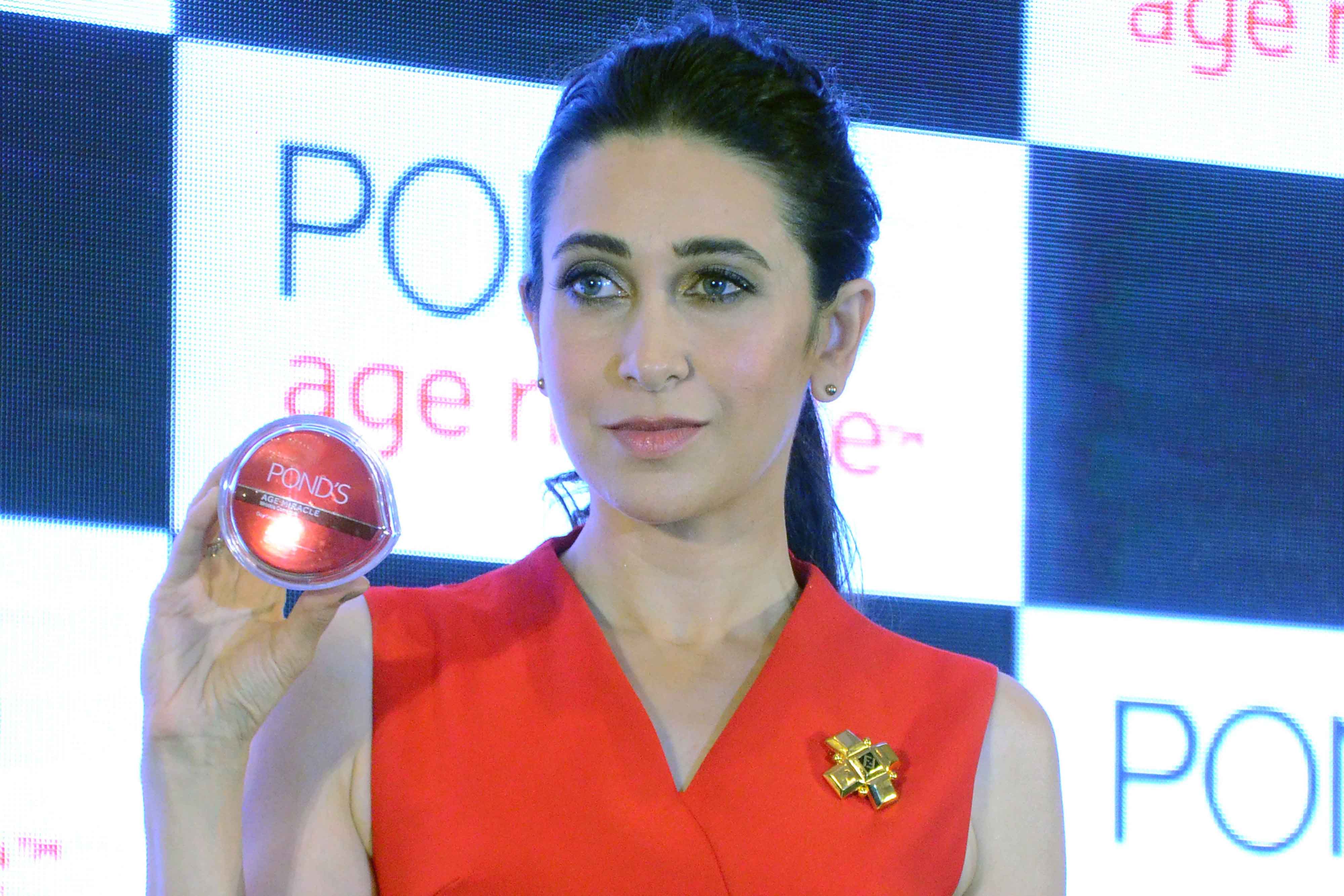 Pond’s Brand Ambassador Karisma Kapoor