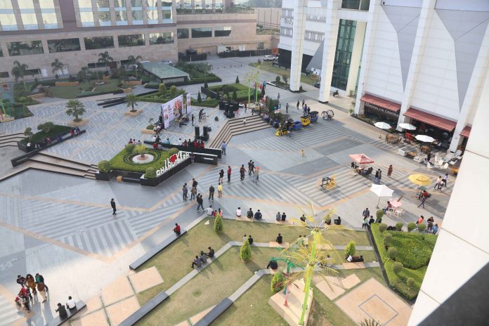 Elante celebrates “Surprise Wednesday” with Special Offers