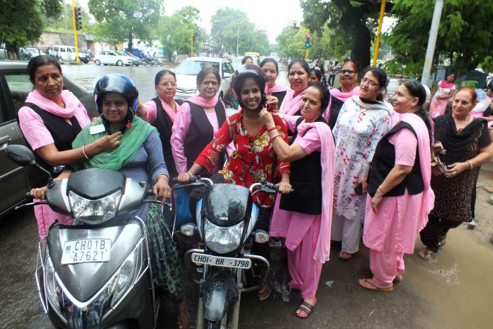 More Than 200 Helmets Distributed For Women Appealed To Wear For Their Safety