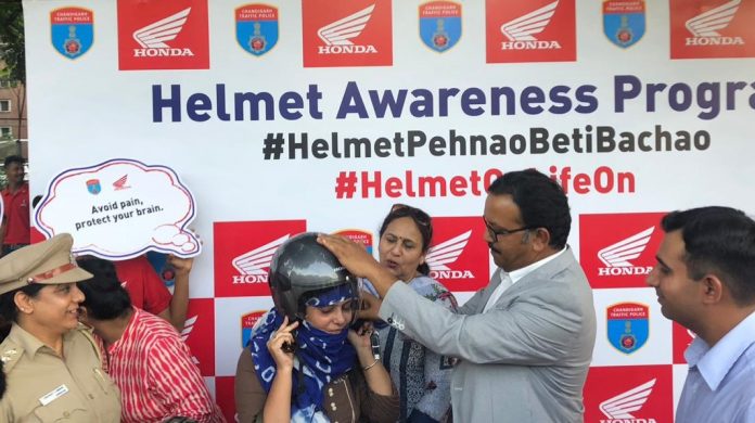 Female riders in Chandigarh take the #HelmetOnLifeOn pledge
