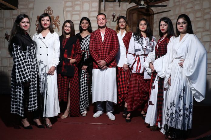 Bollywood diva Anushka Sharma & Fashion Icon Sonam Kapoor flaunt his collection “Rafugar”