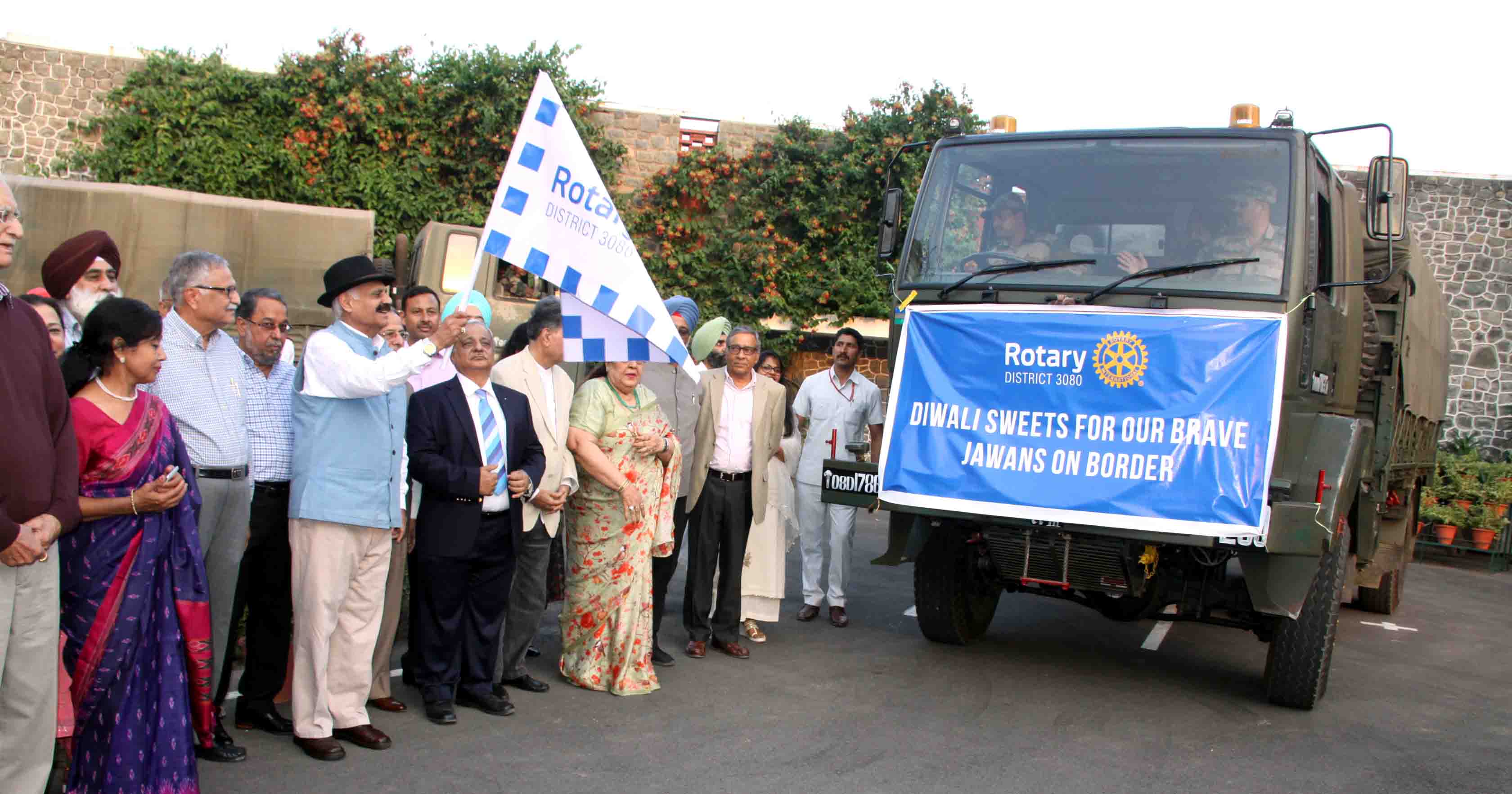 Rotary’s gift of Diwali sweets for Jawans