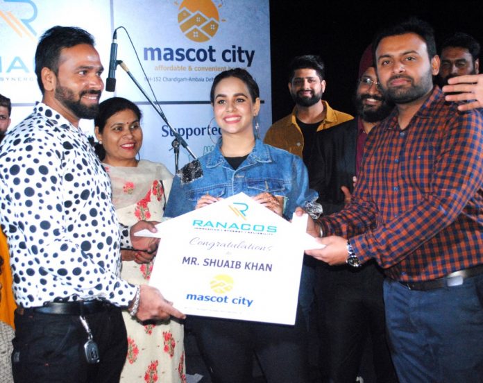 Enthralling performance by Punjabi Singer Sunanda Sharma at Big Khushiyon Ki Diwali