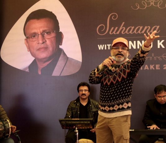 Amritsar relives the Golden moments of Bollywood with RJ Annu Kapoor