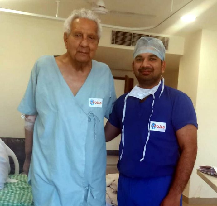 90-yr old man undergoes knee replacement surgery successfully