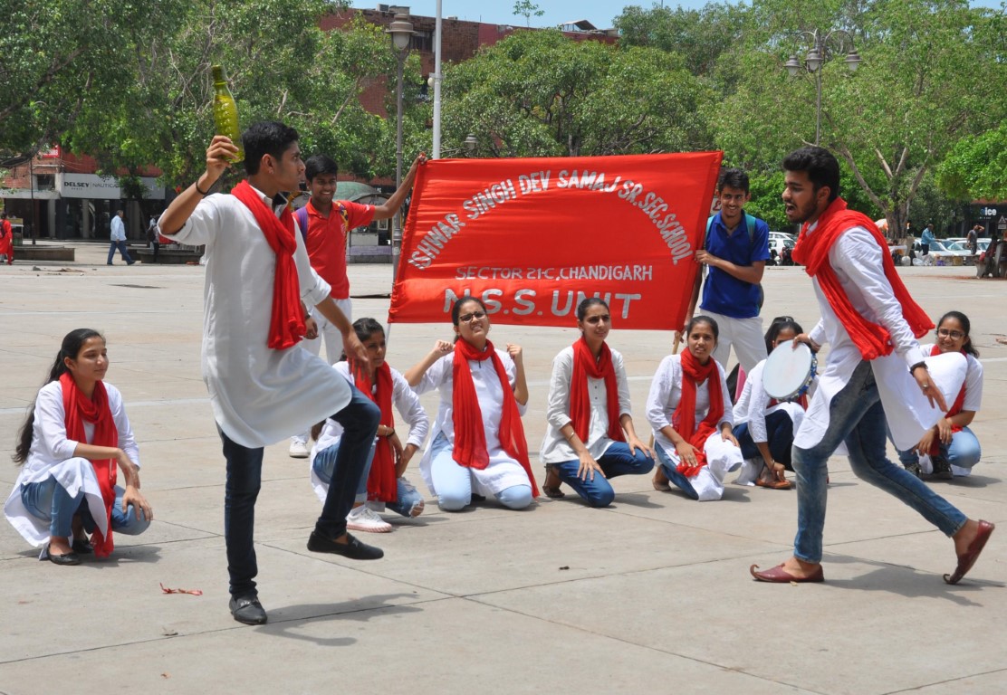 I S Dev Samaj School students stage street play on 'Water Conservation