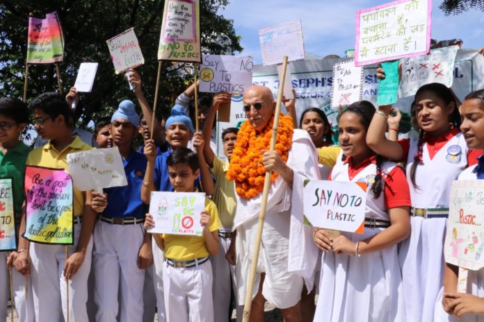 American Gandhi Bernie Meyer joins local youth in a Campaign against single use plastic