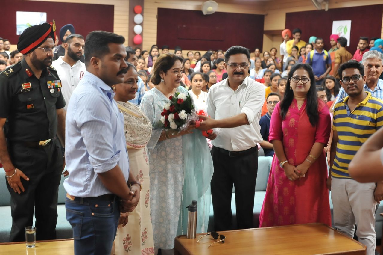 NSS Unit of DAV College organised "Swachhata Hi Seva"