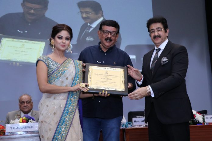 Meera Chopra Bags An Award For Best Actress in a Negative Role at Global Film Festival 2019
