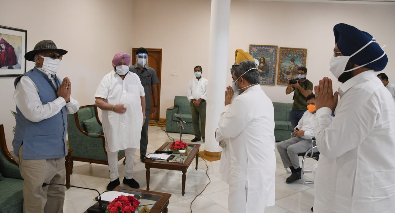 Capt Amarinder leads PPCC delegation to meet Governor to press for non-pursuance of agriculture bills by Centre