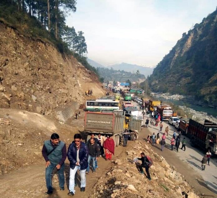 Landslide blocks stretch of Chandigarh-Manali highway