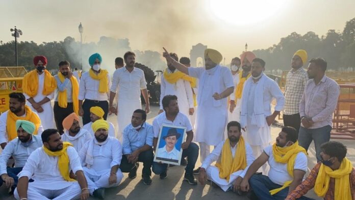 Punjab Youth Cong workers set tractor ablaze near India Gate