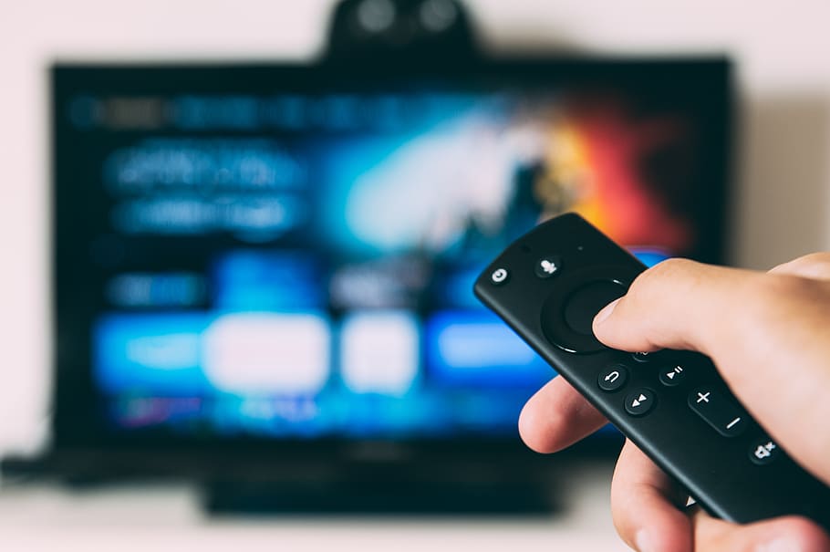 https://p1.piqsels.com/preview/1011/128/1002/turned-on-flat-screen-television.jpg