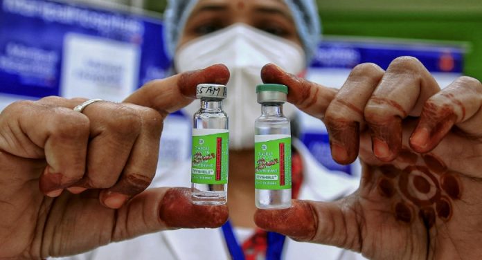 Delhi Govt pushes for more vax sites, many hospitals claim staff crunch