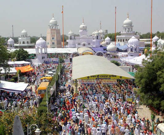 Devotees in Punjab, Haryana throng gurdwaras to mark Baisakhi