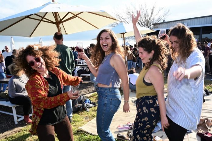 Outdoor mask restriction lifted in Israel