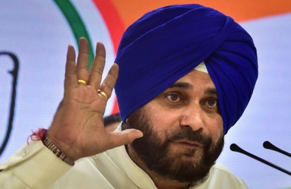 Sidhu questions Amarinder for ‘evading’ responsibility in sacrilege case