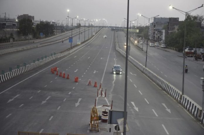 Delhi Lockdown: No Restrictions on People Going To/From Airports, Railway Stations or ISBTs