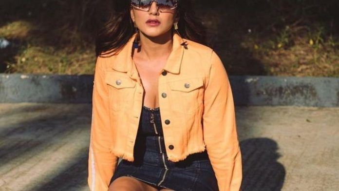 Sun-kissed Sunny spreads warmth on the web