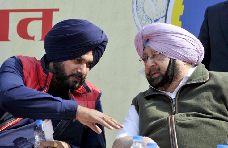 Sidhu dares Amarinder to prove he is ‘switching loyalty’