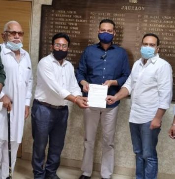 Soni Galib takes up free vaccination for all issue with President of India