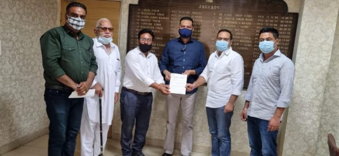 Soni Galib takes up free vaccination for all issue with President of India