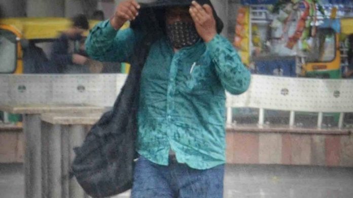 Yet another IMD prediction wrong, Delhi reels under heatwave, humidity