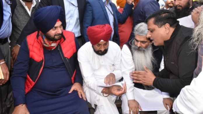 Punjab CM stops unscheduled, interacts with auto-rickshaw drivers