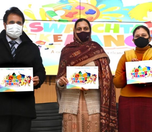 Mayor handed over 20000 colouring books ‘Swacchta ke Rang’ to Education Department Chandigarh