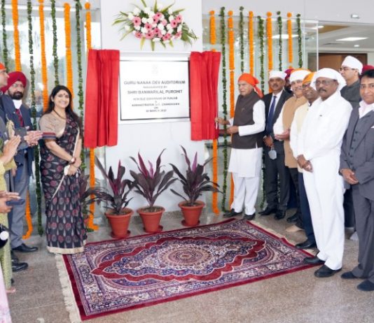 Purohit inaugurates 'Guru Nanak Dev Auditorium' at Punjab Raj Bhavan