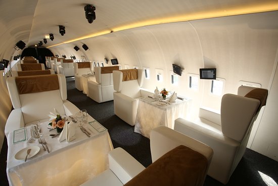 A restaurant that looks like an aircraft