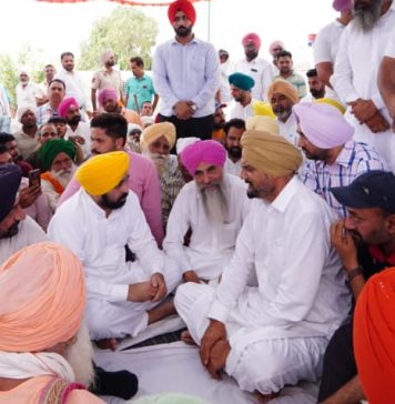 Punjab CM meets slain singer Moosewala’s parents