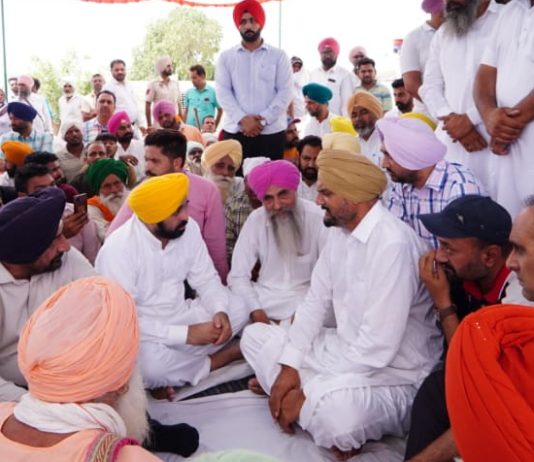 Punjab CM meets slain singer Moosewala’s parents