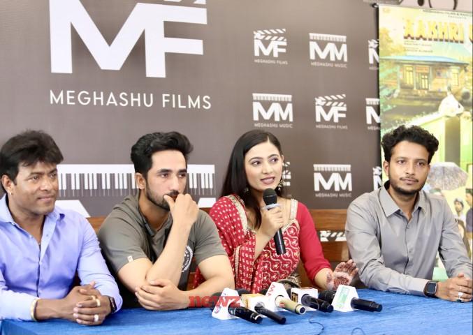 Young cast and crew unveil poster of Hindi web series ‘Aakhri Gaon’