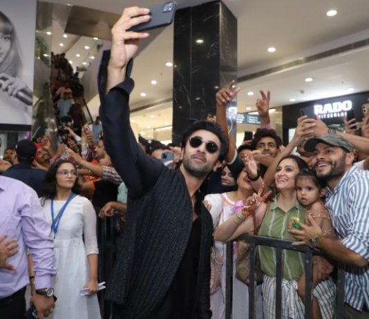 Shamshera star cast entertain fans at Nexus Elante Mall