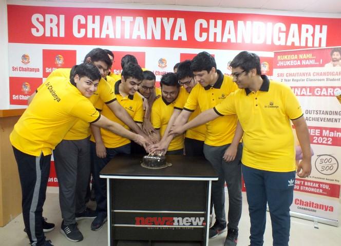 Mrinal Garg tops JEE Main 2022 scores a perfect 300/300